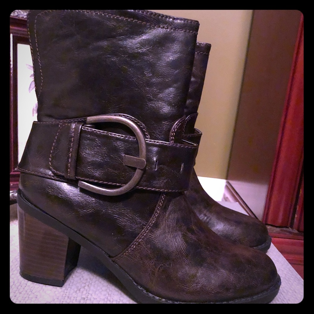 JAINA BIG BUCKLE ANKLE